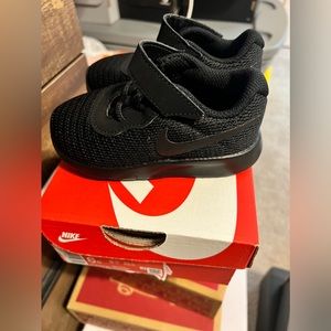 Nike Tanjun 6c black, brand new, never worn